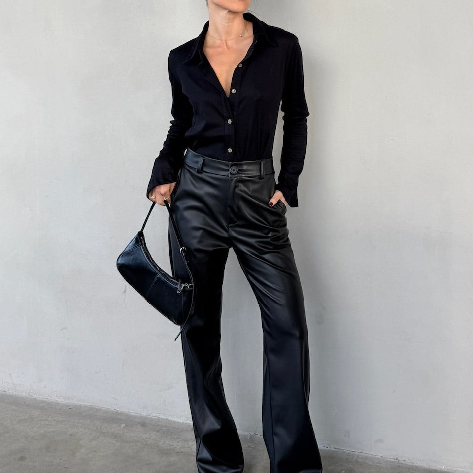 מכופתרת | נילו